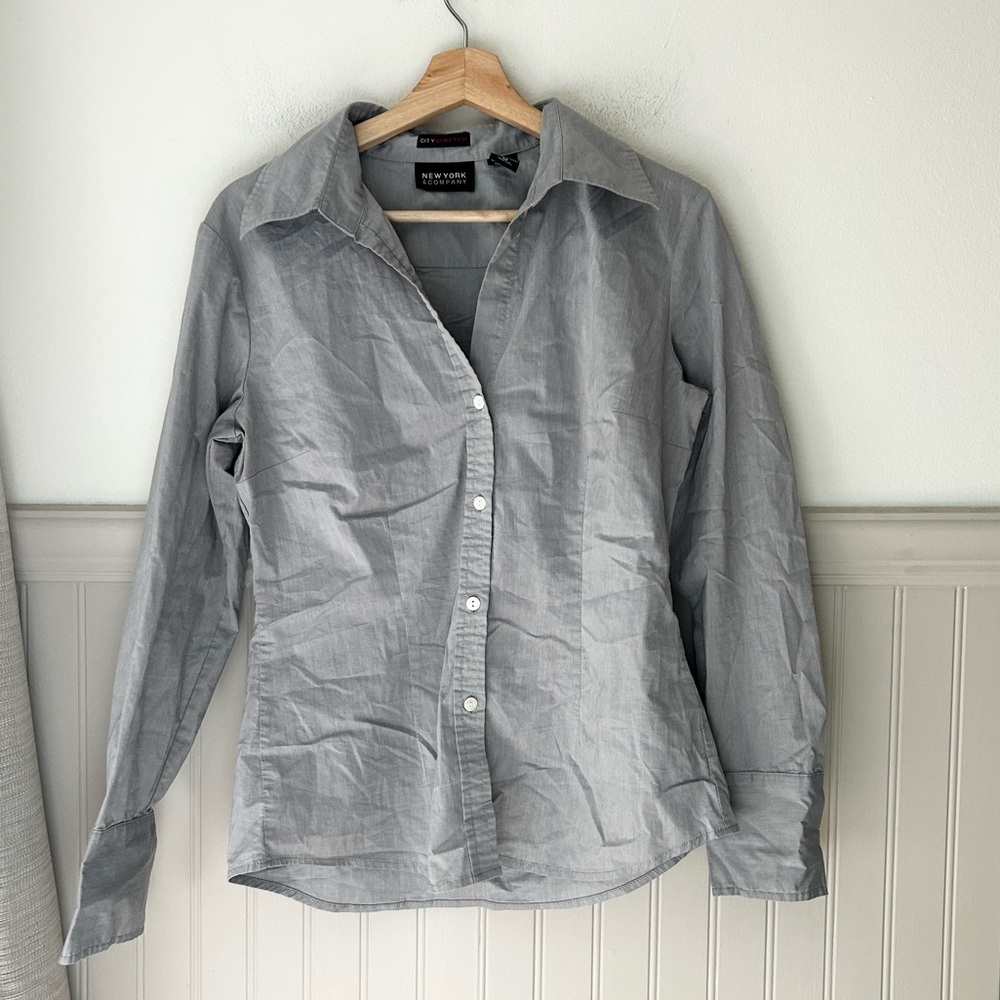 Y2K New York & Company Medium Light Gray City Stretch Button Down Shirt
